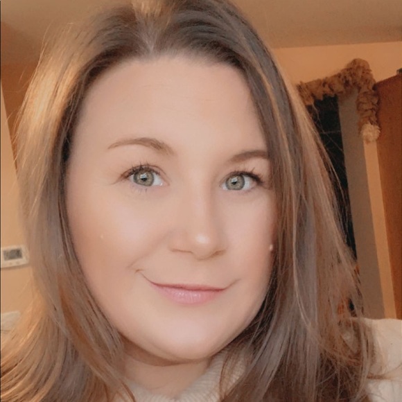 Meet your Posher, Melissa - Picture 2 of 3